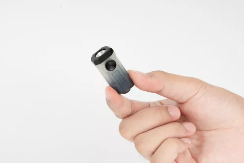 WUBEN E2 Мини EDC фенер за ключодържател – 150 лумена, USB-C презареждане, магнитен, червена и синя сигнална светлина