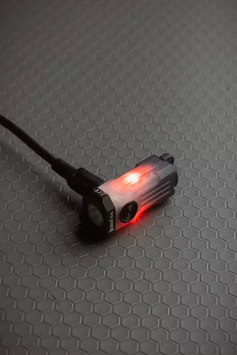 WUBEN E2 Мини EDC фенер за ключодържател – 150 лумена, USB-C презареждане, магнитен, червена и синя сигнална светлина