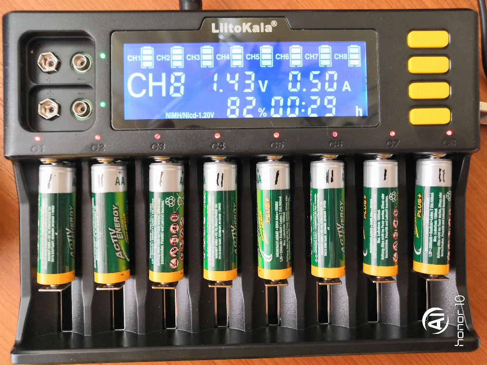     Liitokala Lii - 8S LCD Akkumulátor töltő - 8 akku párhuzamos töltésére